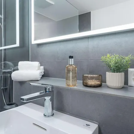Cozy Parking & Mountain Views Daire Adelboden